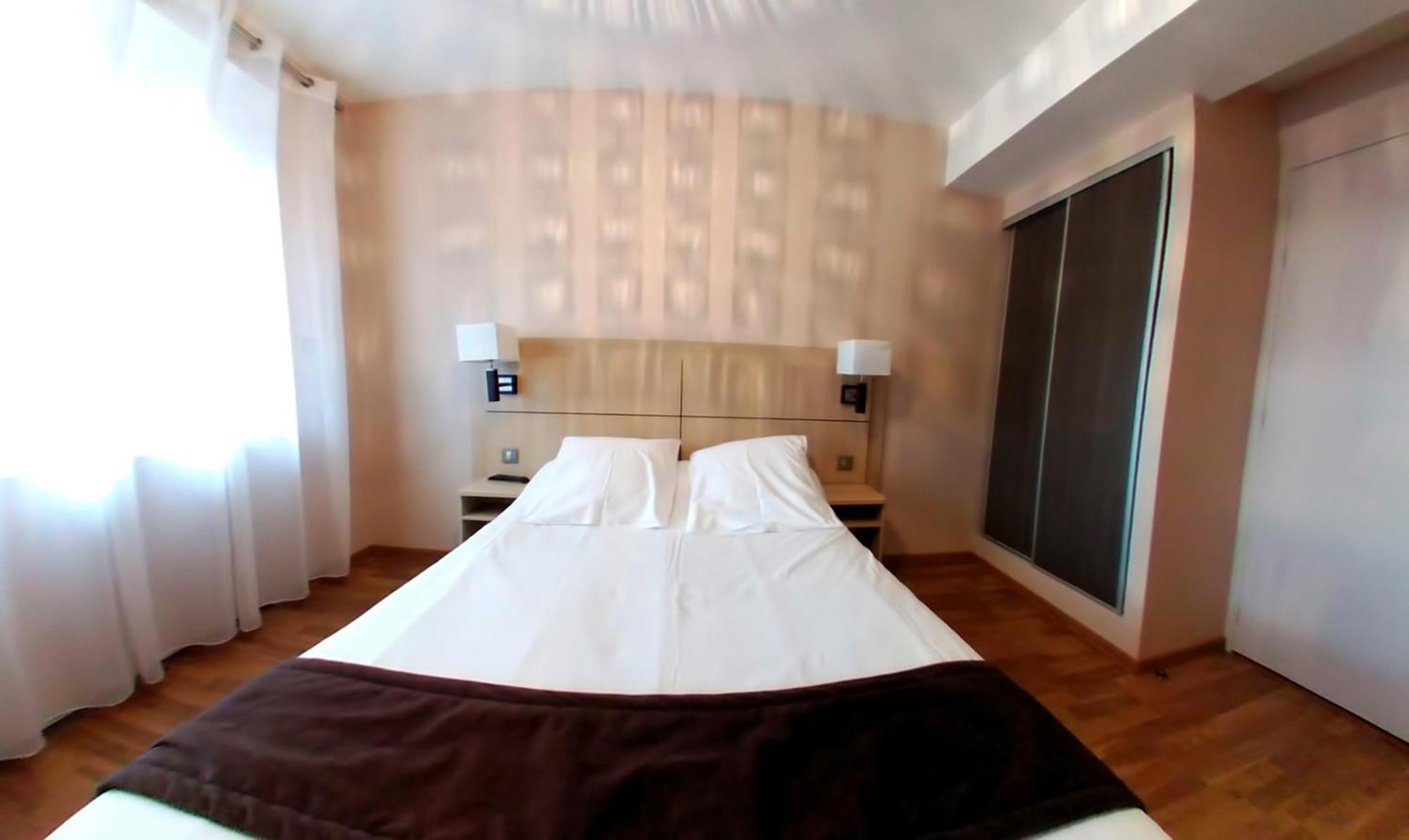 Hotel Au Bon Coin Cloyes-sur-le-Loir Exteriör bild