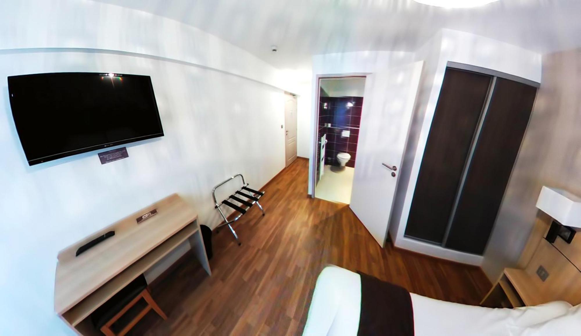 Hotel Au Bon Coin Cloyes-sur-le-Loir Exteriör bild
